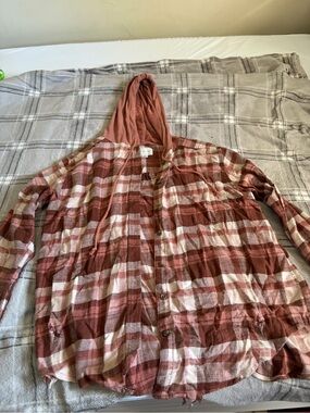 American Eagle Rust Pink and Cream Plaid Hooded Shirt